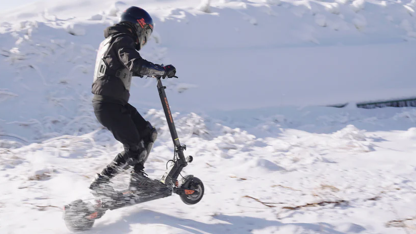 E-Scooter im Winter fahren: Sicherheit, Tipps & Akku-Pflege bei Kälte