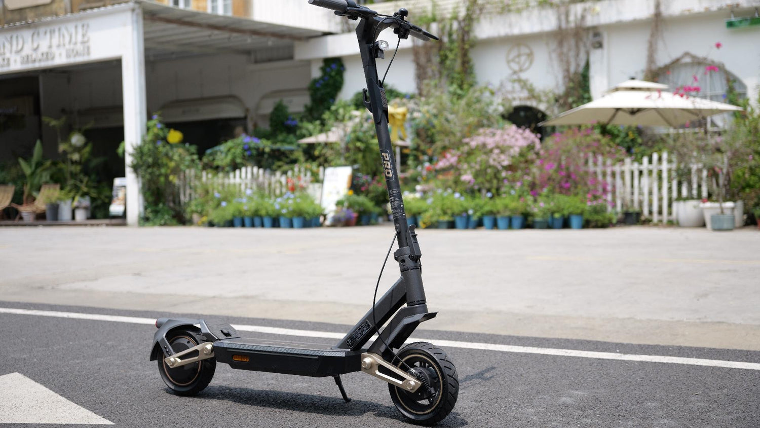 Sommerreise mit dem E-Scooter: Tipps für Urlaub, Transport und Sicherheit 2025