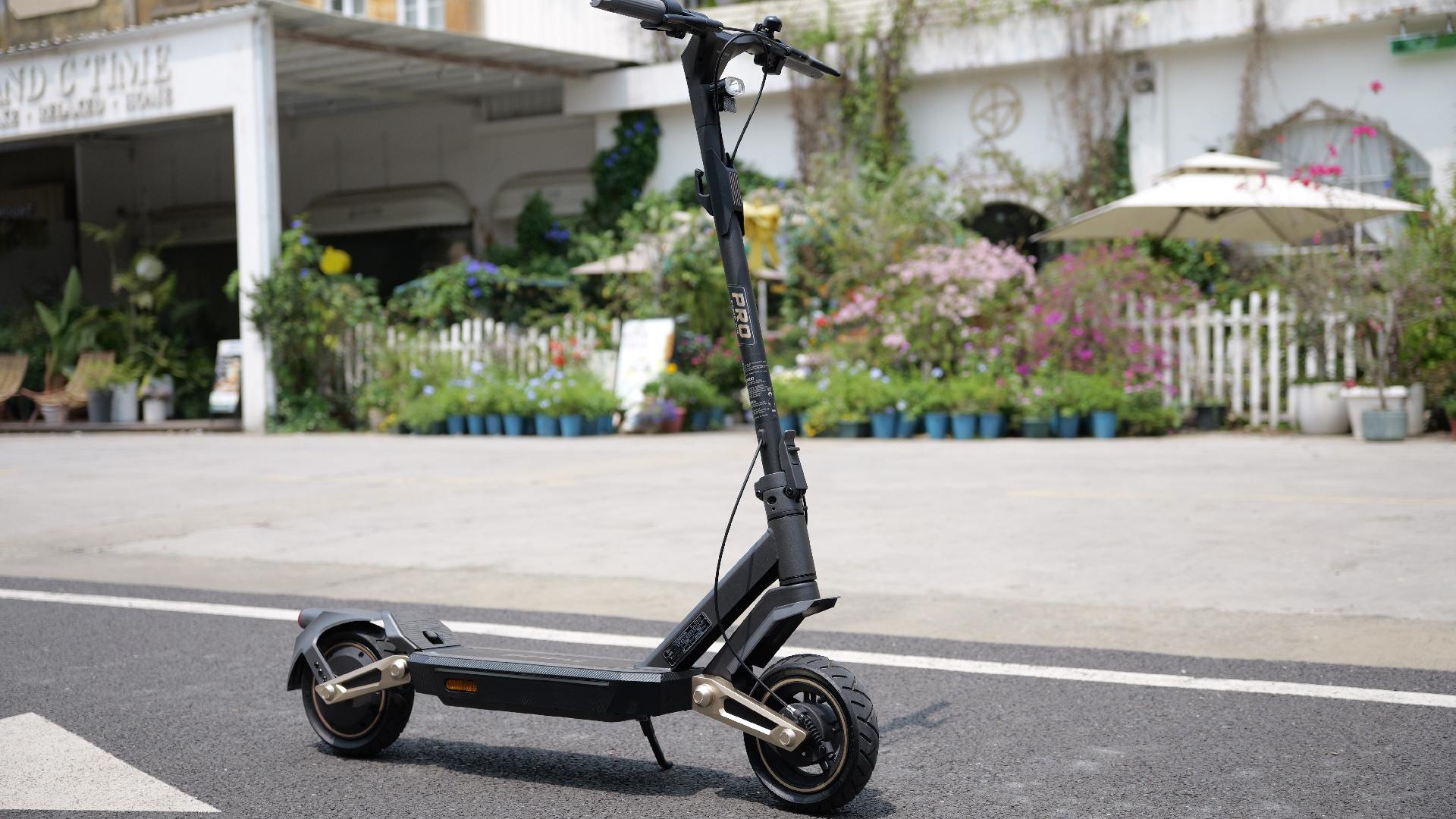 Sommerreise mit dem E-Scooter: Tipps für Urlaub, Transport und Sicherheit 2025