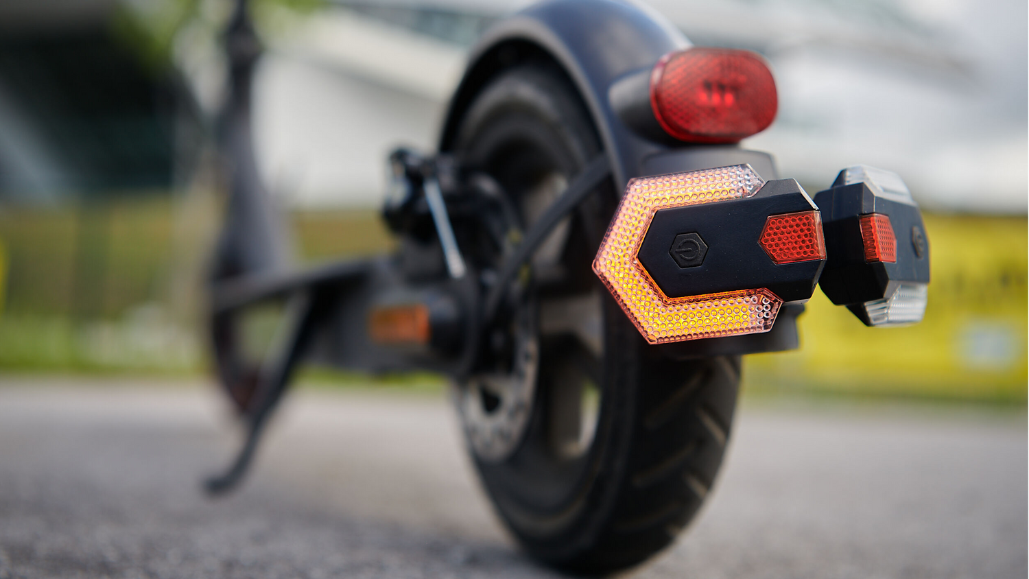 E-Scooter mit Blinkern und Licht 2025: Was ist in Deutschland erlaubt?