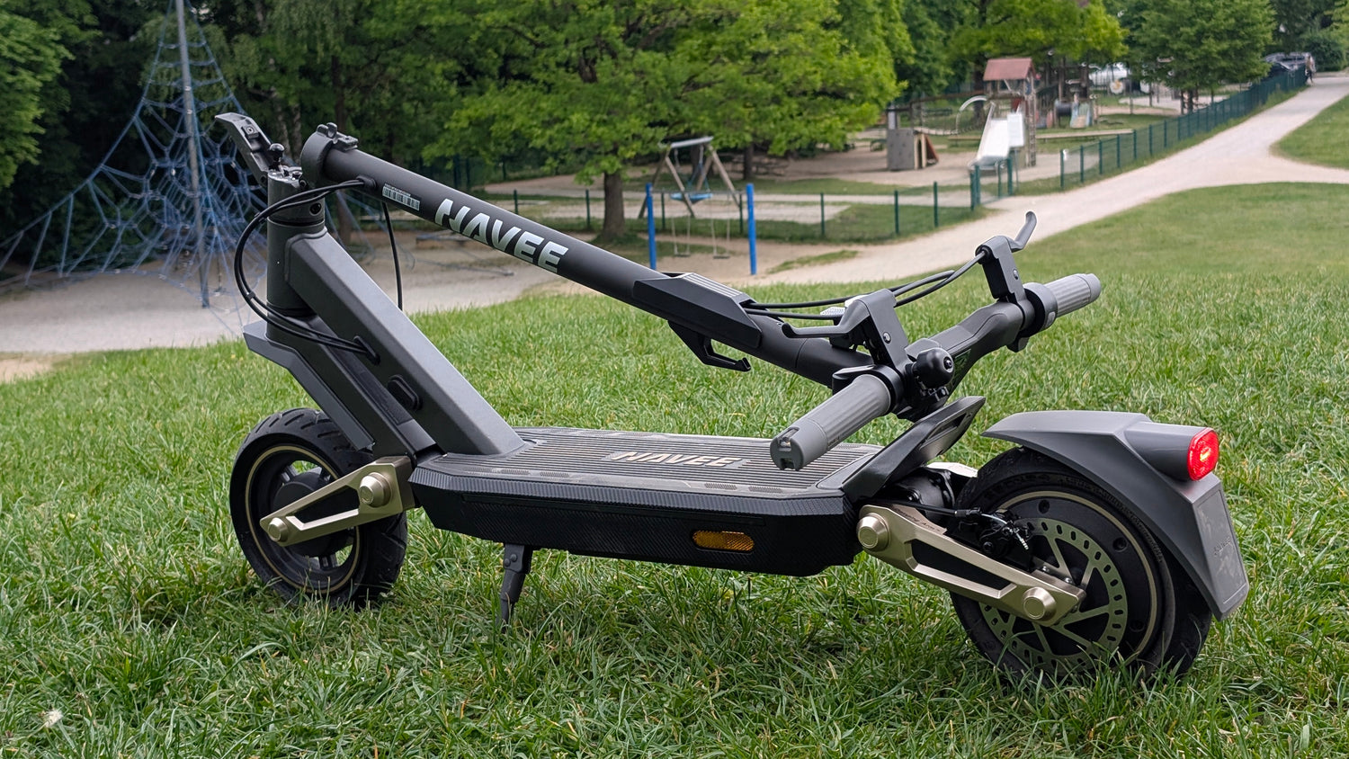 Wasserdichter E-Scooter mit Federung: Der ideale Begleiter für jedes Wetter