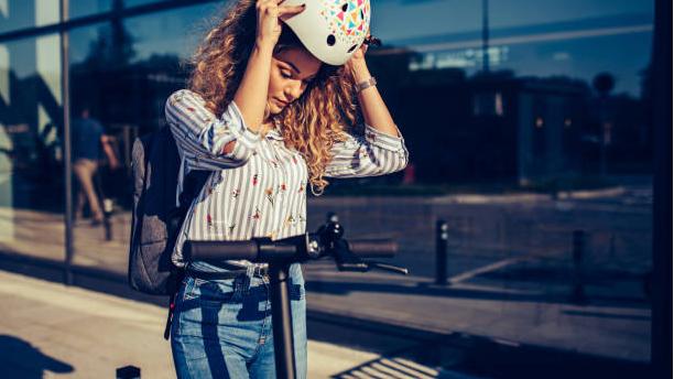 E-Scooter mit Straßenzulassung für Kinder ab 14 – Was Eltern wissen sollten (2025)