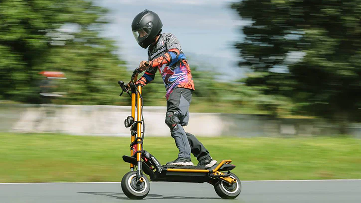 E-Scooter mit langer Akkulaufzeit 2025 – Top-Modelle für extra Reichweite im Alltag