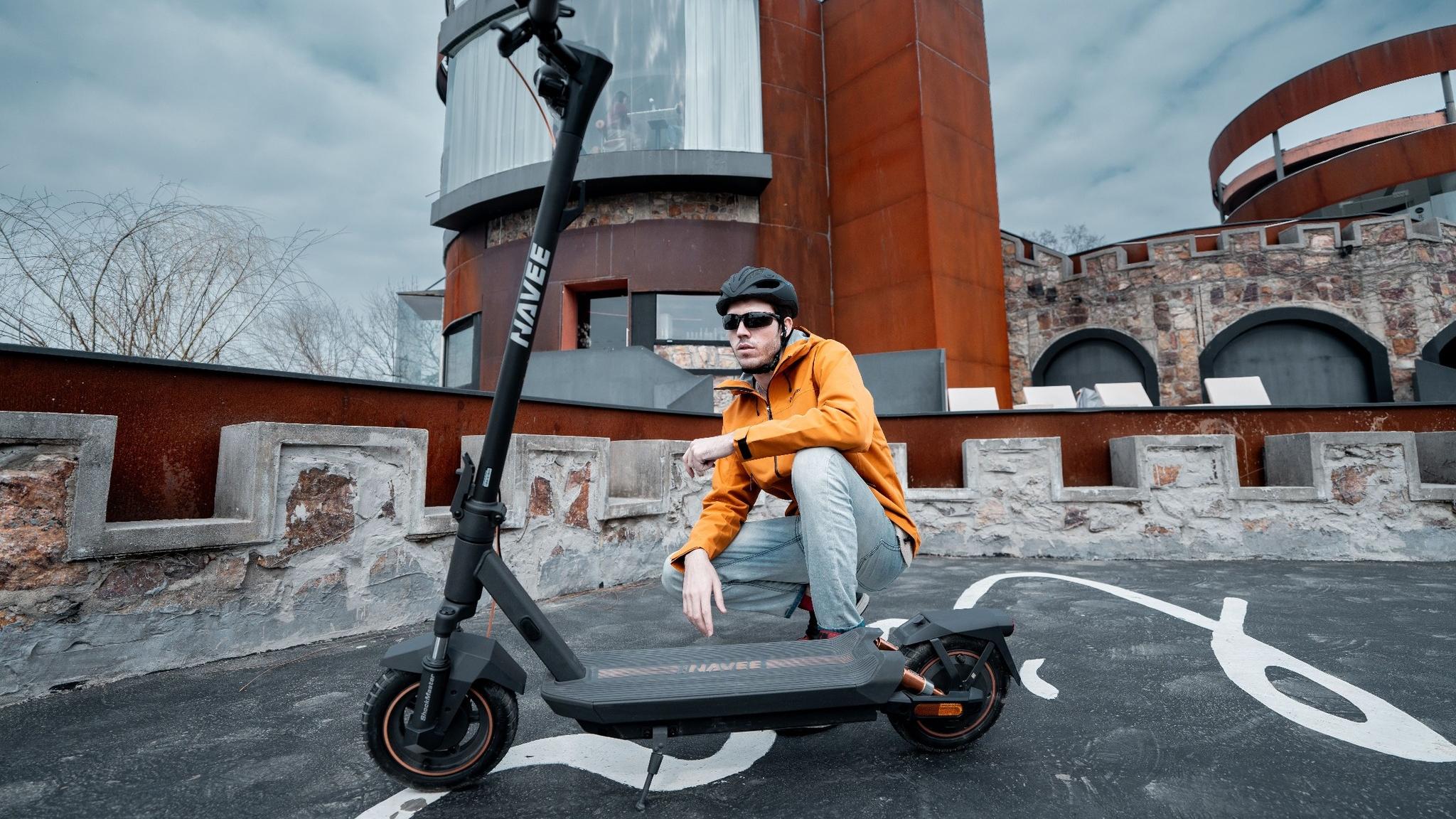 E-Scooter mit Helmpflicht in Deutschland 2025: Was ist Pflicht und was wird empfohlen?