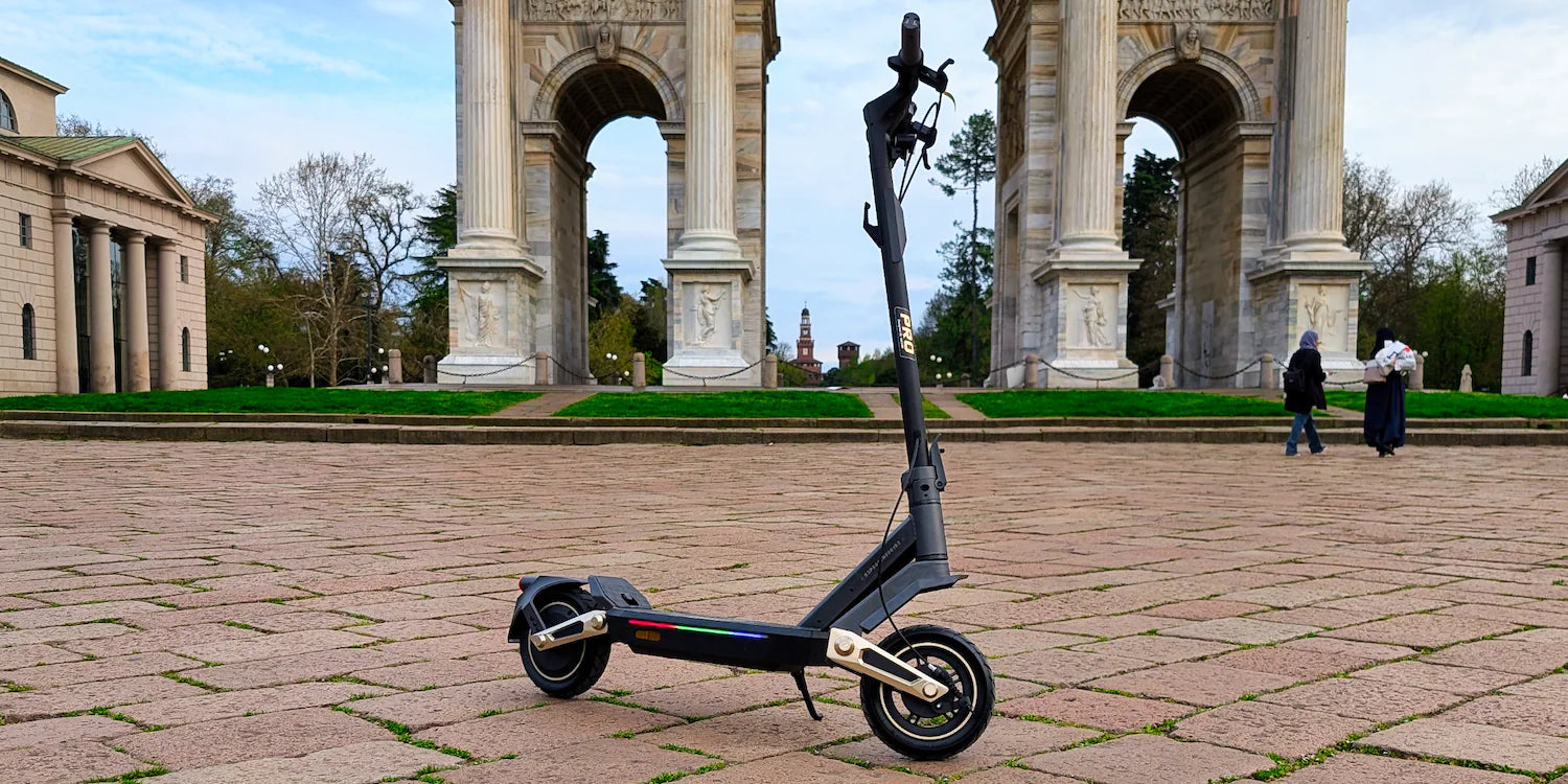 Günstiger E-Scooter mit TCS und Federung 2025 – Sicher & komfortabel unterwegs